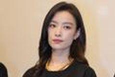 <span style='color:red'>电</span><span style='color:red'>影</span>《消失的她》上海路演 倪妮头戴<span style='color:red'>金</span>色珍珠<span style='color:red'>项</span>链<span style='color:red'>出</span><span style='color:red'>席</span>